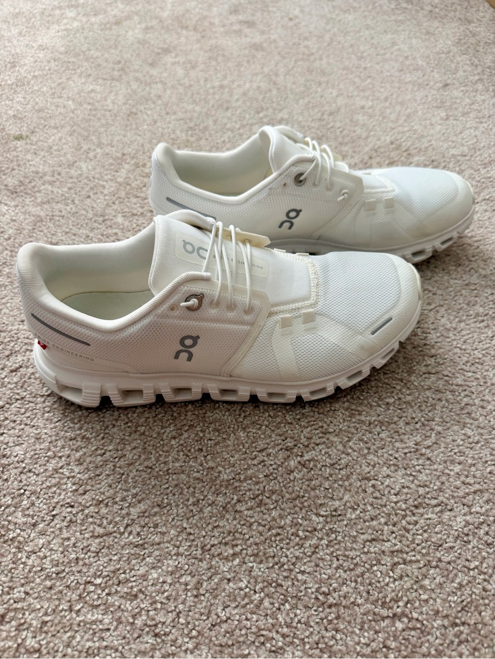 On Running Cloud 6 White lifestyle shoe
